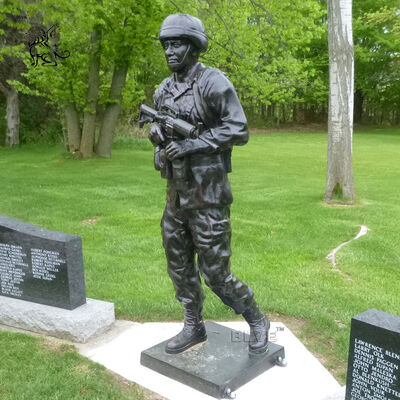 Life-size Bronze Combatant Hero Statue Martyrs Cemetery Memorial Warrior Monument Sculpture Decorative Outdoor